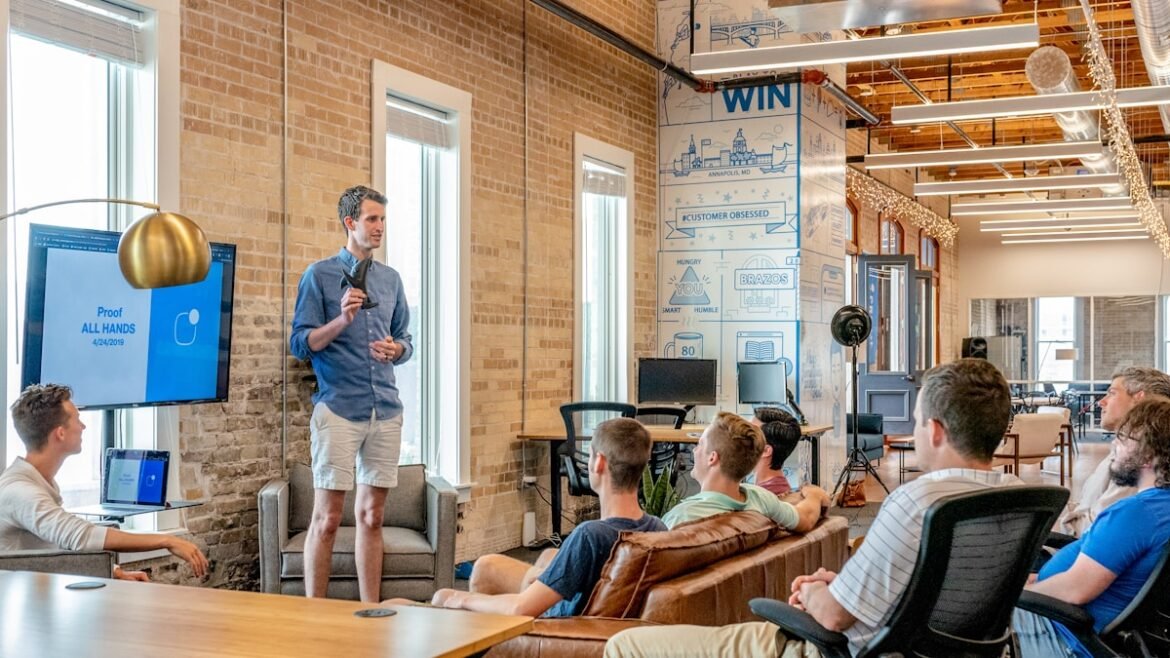 The All-Hands Email Nobody Reads: Why IT Companies Are Switching to Audio 2